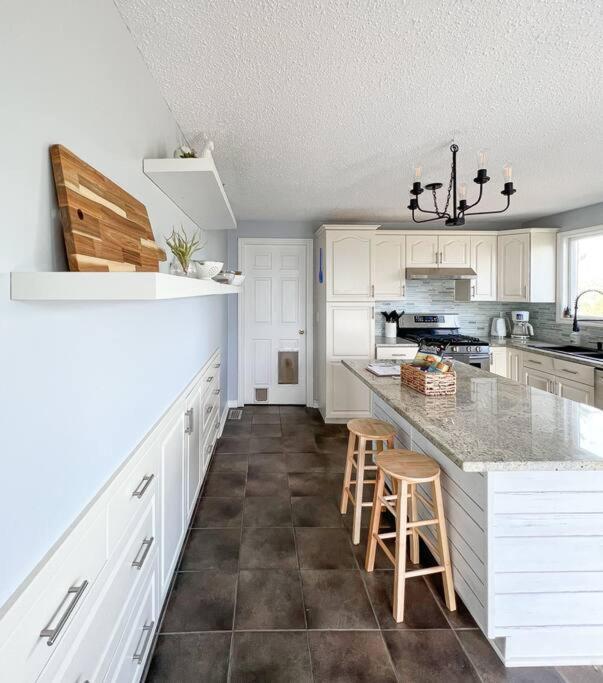 Sunrise Escape - Close To The Beach! Victoria Exterior photo