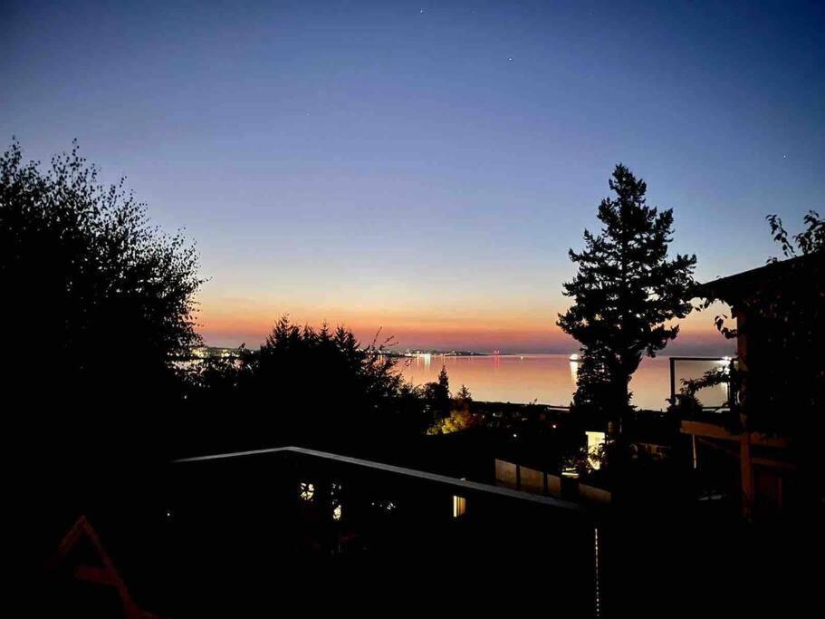 Sunrise Escape - Close To The Beach! Victoria Exterior photo