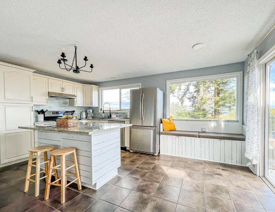 Sunrise Escape - Close To The Beach! Victoria Exterior photo